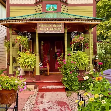 Downtown B&B With Jacuzzi